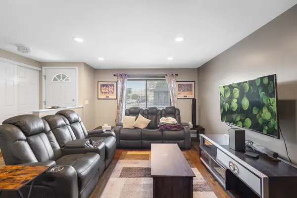 5 Oriole CT, Woodridge, IL 60517