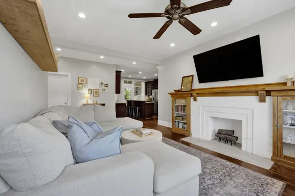 916 W Waveland AVE #3, Chicago, IL 60613