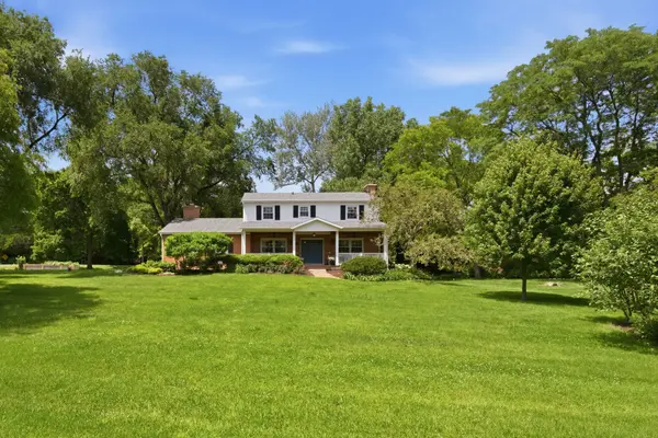 228 Stratford LN, Inverness, IL 60010