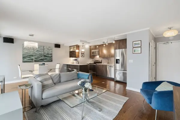 71 E Division ST #1402, Chicago, IL 60610