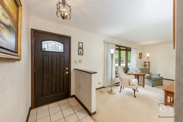 29W303 Hartman DR, Naperville, IL 60564