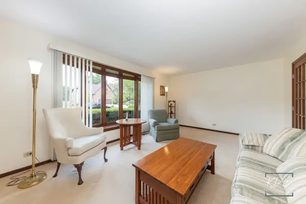 29W303 Hartman DR, Naperville, IL 60564