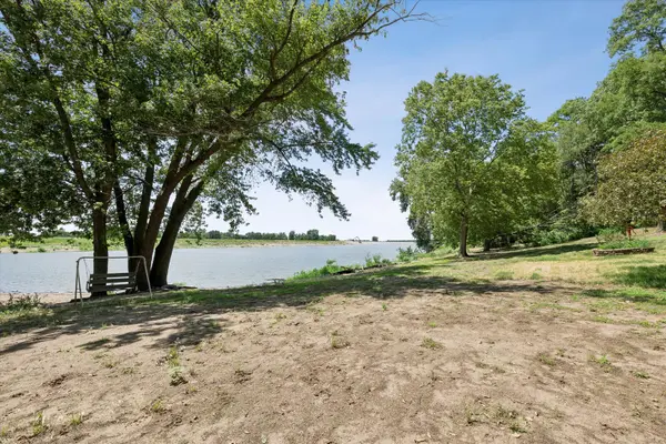 860 42nd ST, New Boston, IL 61272