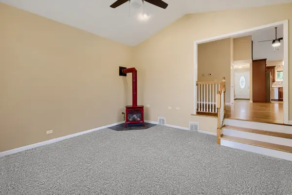 17 Willow ST, Algonquin, IL 60102
