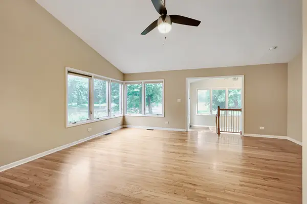 17 Willow ST, Algonquin, IL 60102