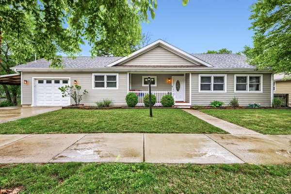 17 Willow ST, Algonquin, IL 60102