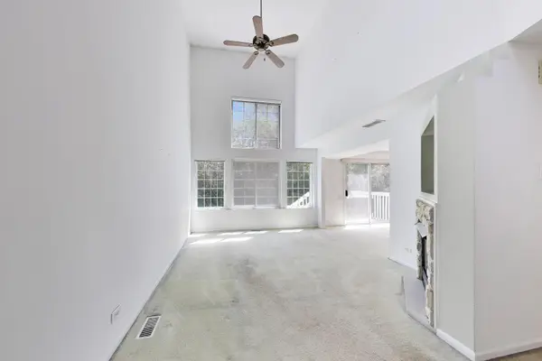 1279 Summersweet LN, Bartlett, IL 60103