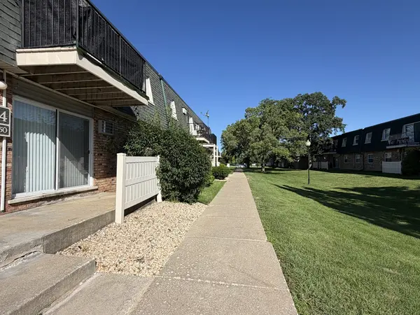 9950 S 84th TER #214, Palos Hills, IL 60465