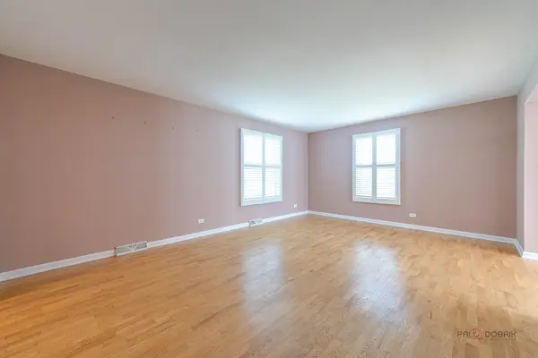 255 Lee RD, Northbrook, IL 60062