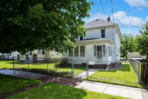 1913 10TH ST, Moline, IL 61265