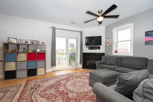 6051 N Mozart ST #4, Chicago, IL 60659