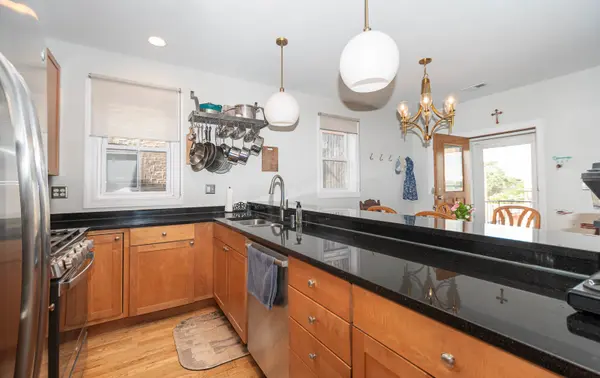 6051 N Mozart ST #4, Chicago, IL 60659