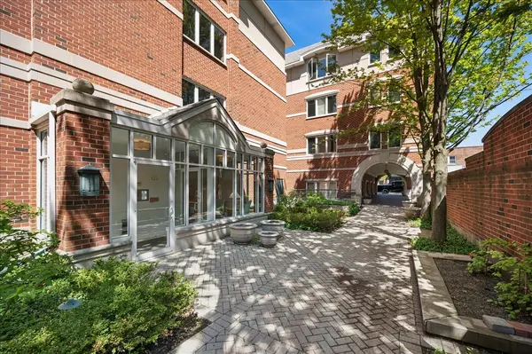 812 Oak ST #300, Winnetka, IL 60093