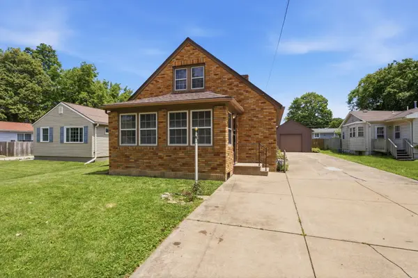 2202 44th ST, Moline, IL 61265
