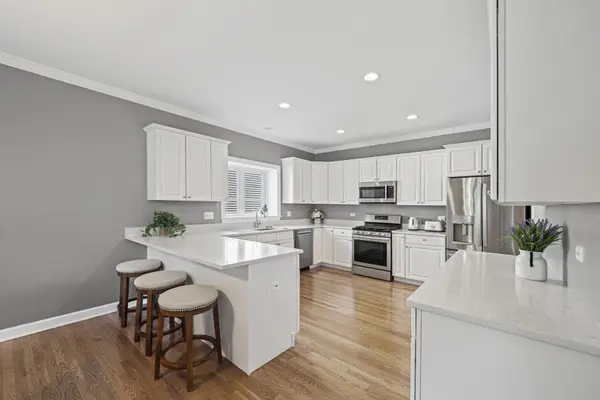 184 Red Top DR, Libertyville, IL 60048