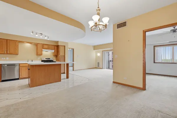 7420 W Lawrence AVE #409, Harwood Heights, IL 60706