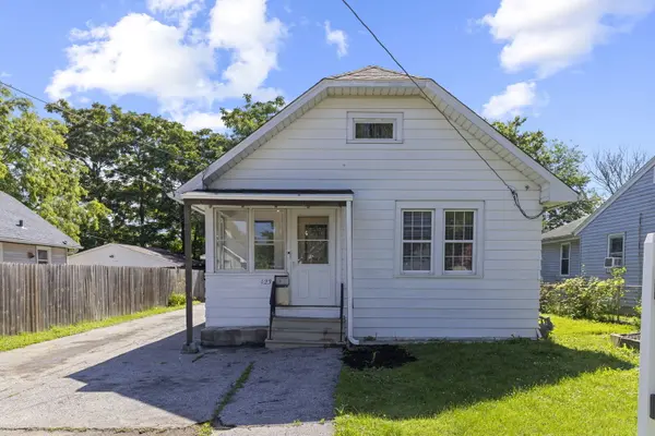 123 N Calhoun ST, Aurora, IL 60505