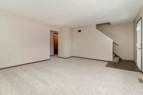 1528 N Hershey RD, Bloomington, IL 61704