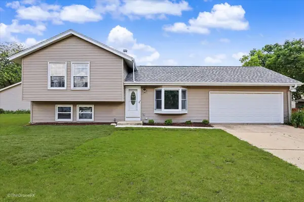 30w281 Heather CT, Warrenville, IL 60555