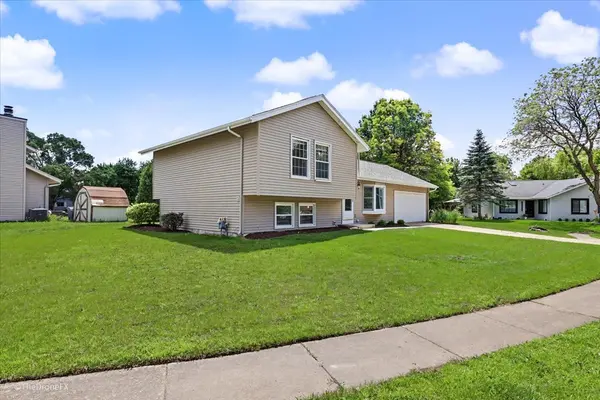 30w281 Heather CT, Warrenville, IL 60555