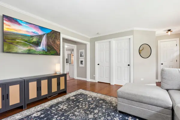 0N741 Barry AVE, Wheaton, IL 60187