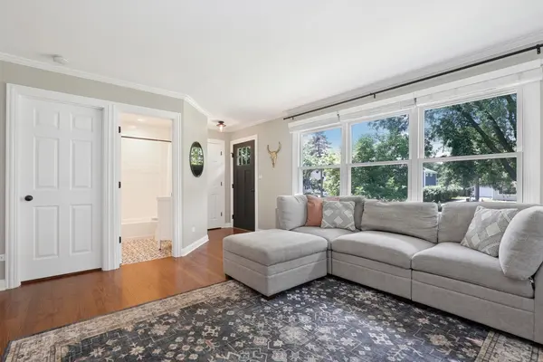 0N741 Barry AVE, Wheaton, IL 60187