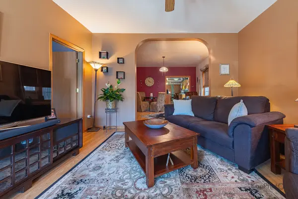 2910 S Quinn ST, Chicago, IL 60608