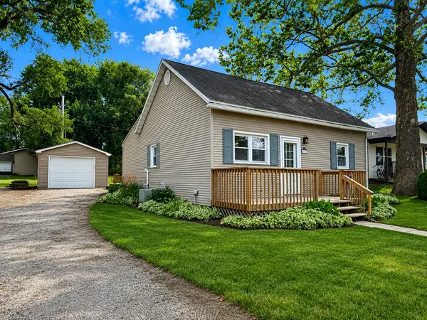 202 W Cedar ST, Leroy, IL 61752