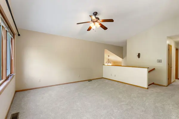30 S Grant ST, North Aurora, IL 60542