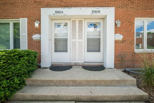 1050 Higgins RD #B, Park Ridge, IL 60068