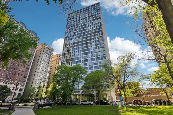 2400 N Lakeview AVE #1704, Chicago, IL 60614