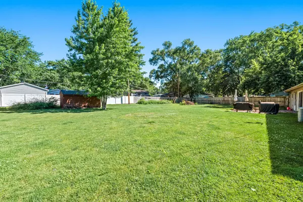 11 Scarsdale RD, Montgomery, IL 60538