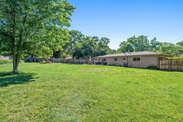 11 Scarsdale RD, Montgomery, IL 60538