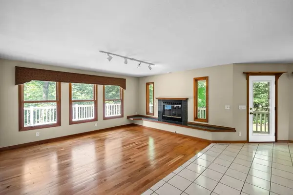19 Quinn CT, Davenport, IA 52802