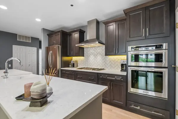 33 W HURON ST #606, Chicago, IL 60654