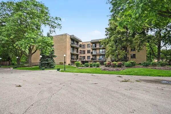 6935 N Milwaukee AVE #204, Niles, IL 60714