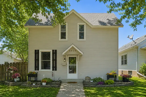 2626 N 3rd ST, Clinton, IA 52732
