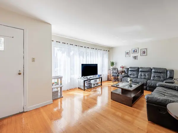 5817 S Mulligan AVE, Chicago, IL 60638