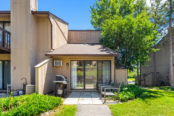 32 Montego Colony #4, Fox Lake, IL 60020