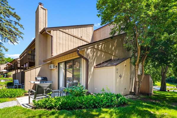 32 Montego Colony #4, Fox Lake, IL 60020