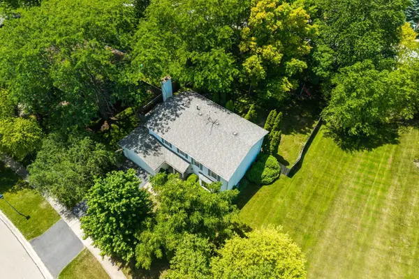 65 Cottonwood CIR, Batavia, IL 60510