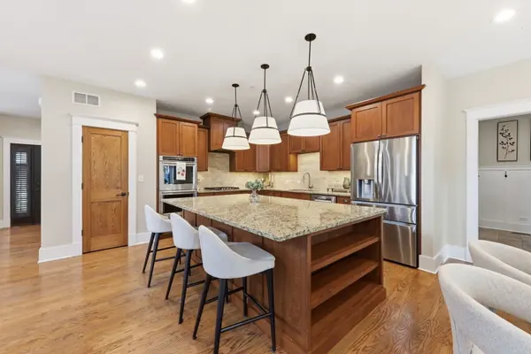 451 Lowell AVE, Glen Ellyn, IL 60137