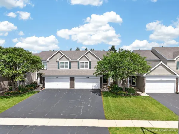 738 Silk Oak LN, Crystal Lake, IL 60014