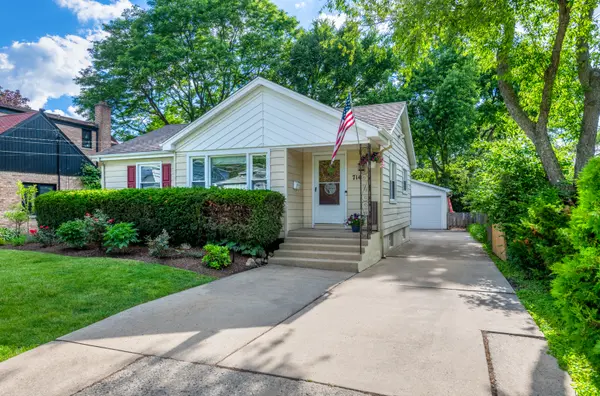 714 Chestnut ST, Deerfield, IL 60015
