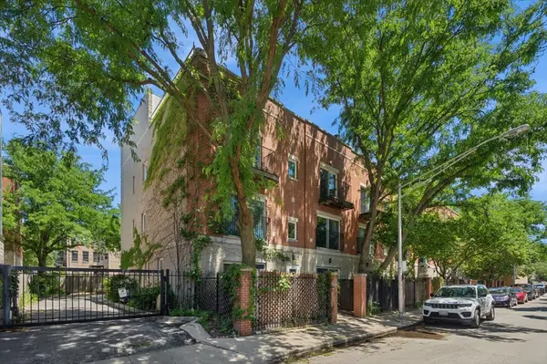 2524 W Bloomingdale AVE #D, Chicago, IL 60647
