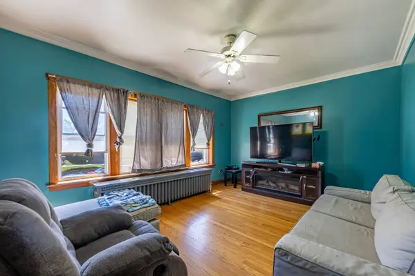 2402 East AVE, Berwyn, IL 60402