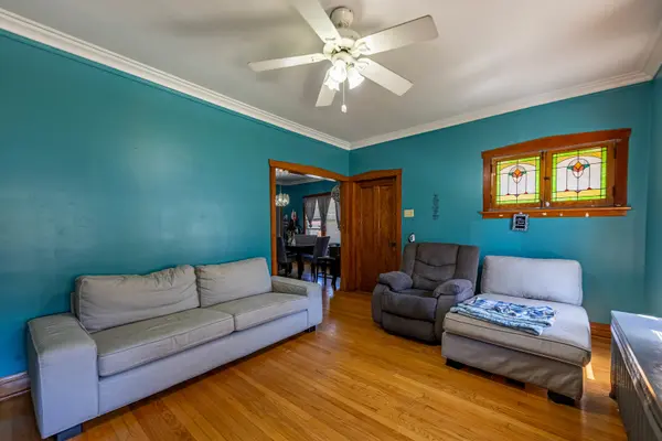 2402 East AVE, Berwyn, IL 60402