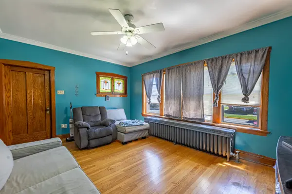 2402 East AVE, Berwyn, IL 60402