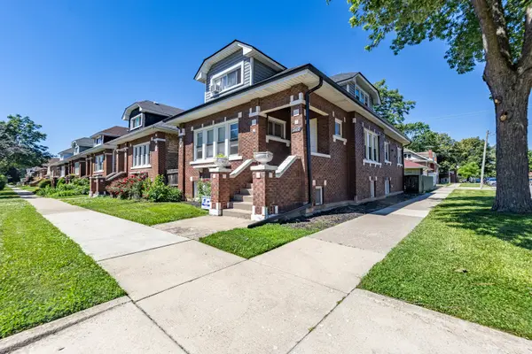 2402 East AVE, Berwyn, IL 60402