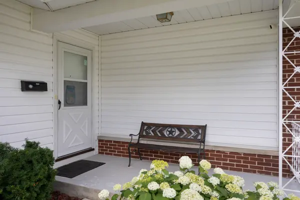1116 Maple LN, Elk Grove Village, IL 60007